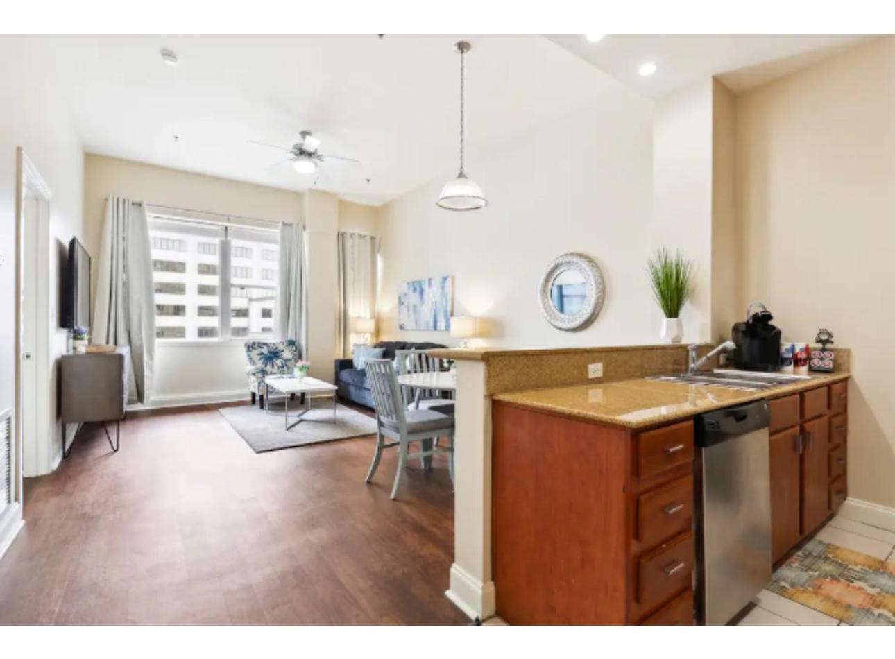 Amazing Condos Beautiful View 2 Blocks To French Quarter, Small Rooftop Pool, Gym, Seanger Theater, Super Dome, And Bourbon St 新奥尔良 客房 照片